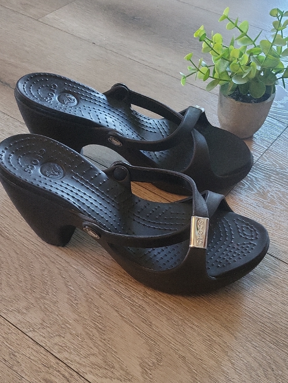 Crocs Women’s Size 7 Black Slip-On Sandals